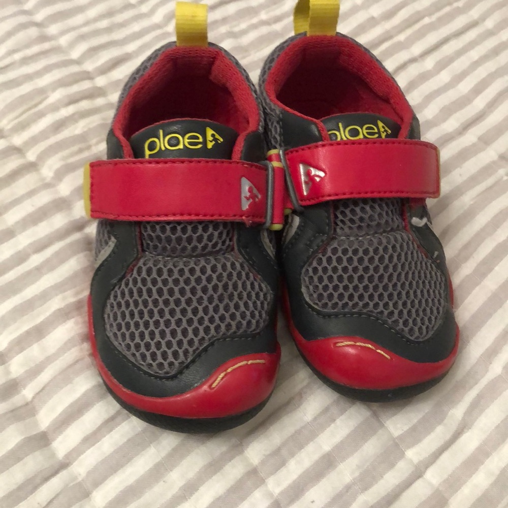 Plae sneakers / girls or boys